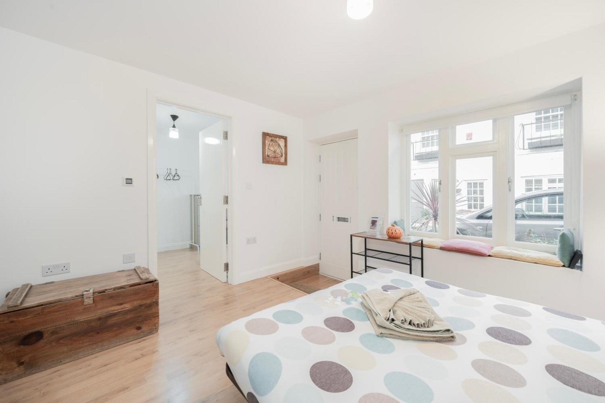 Modern One Bedroom Flat In Central Лондон Экстерьер фото